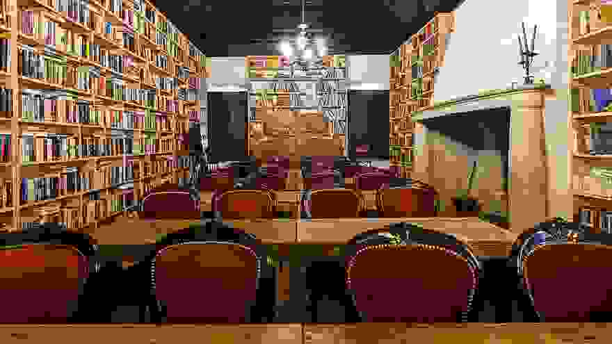 literary-man-hotel-50000-books-portugal-20-1.jpg