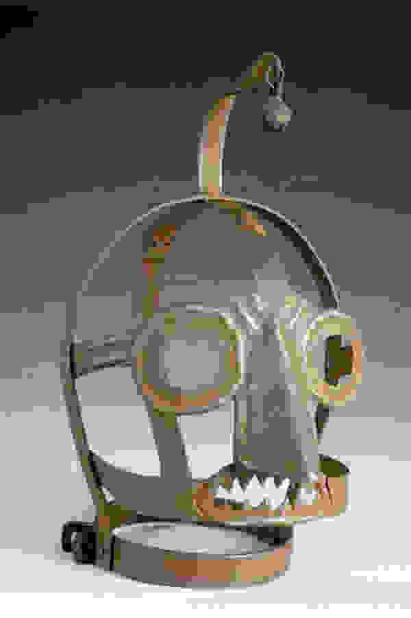 mask-of-shame-Schandmaske-1.jpg