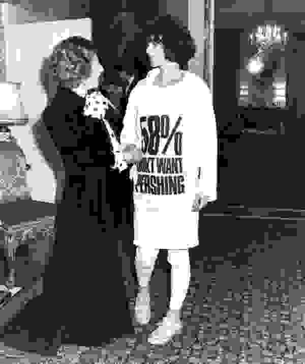 88968-Brits-Katharine-Hamnett margaret-thatcher