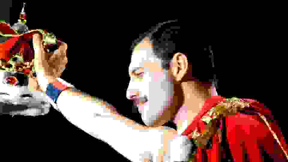 freddie mercury oi thryloi zoun gia panta01