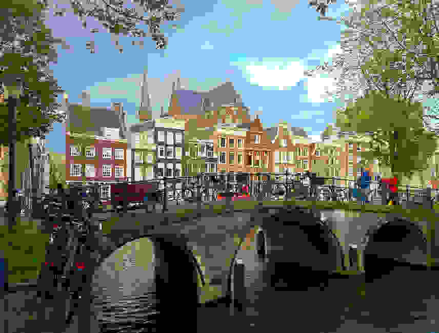 oi-pio-goiteftikes-old-town-tis-evropis-amsterdam.jpg