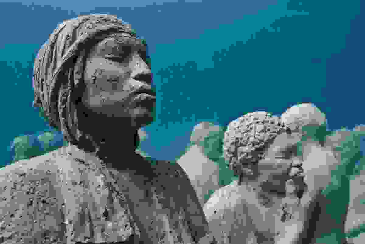 oi-tesseris-kavalarides-tis-apokalypsis-anadyontai-sto-londino-14.jpg