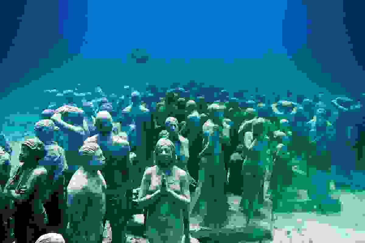 oi-tesseris-kavalarides-tis-apokalypsis-anadyontai-sto-londino-15.jpg
