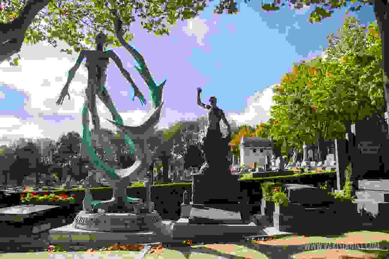 pere-lachaise-memorial.jpg
