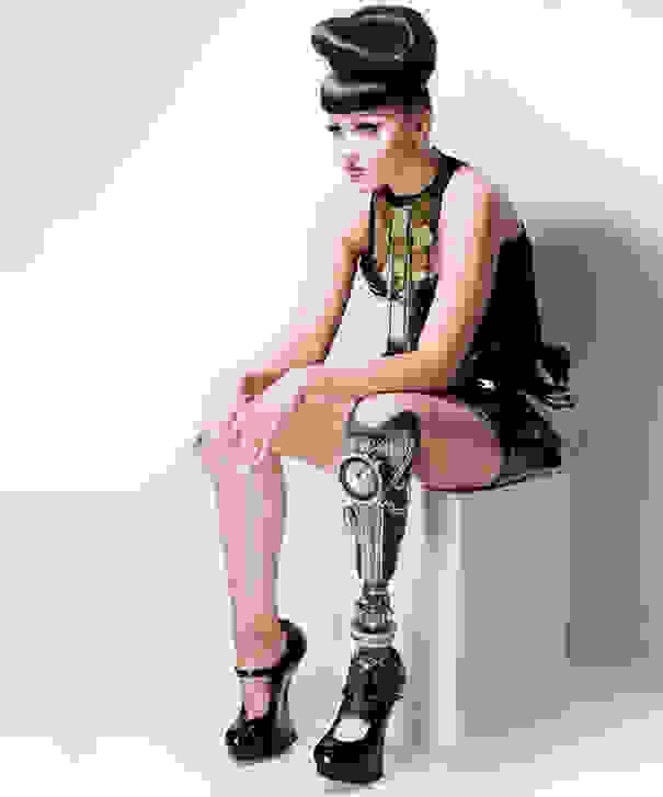 prototype-leg-prosthetics-viktoria-modesta-7.jpg