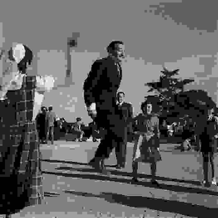 salvador-dali-jumping.jpg