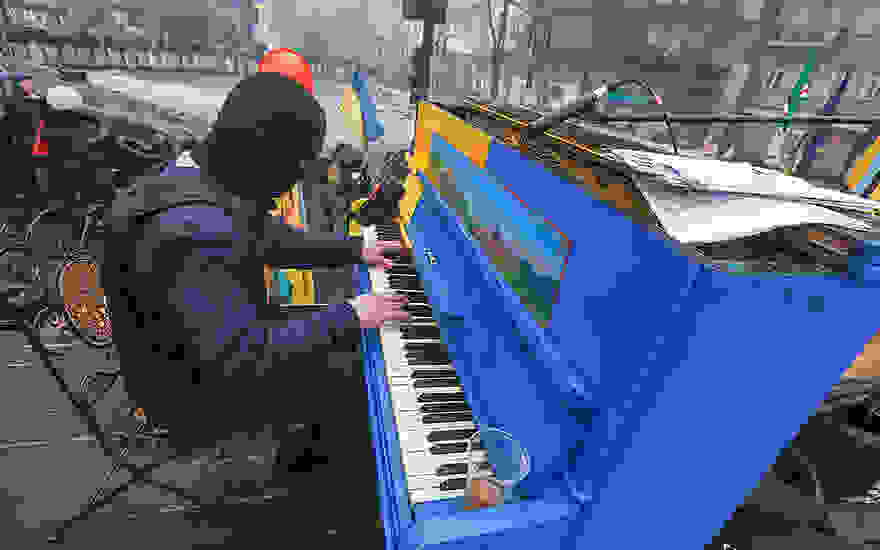 street-pianos-play-me-im-yours-project-kiev__880.jpg