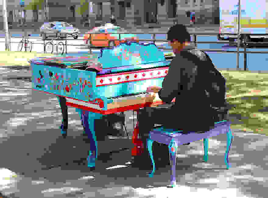 street-pianos-play-me-im-yours-project-toronto1__880.jpg