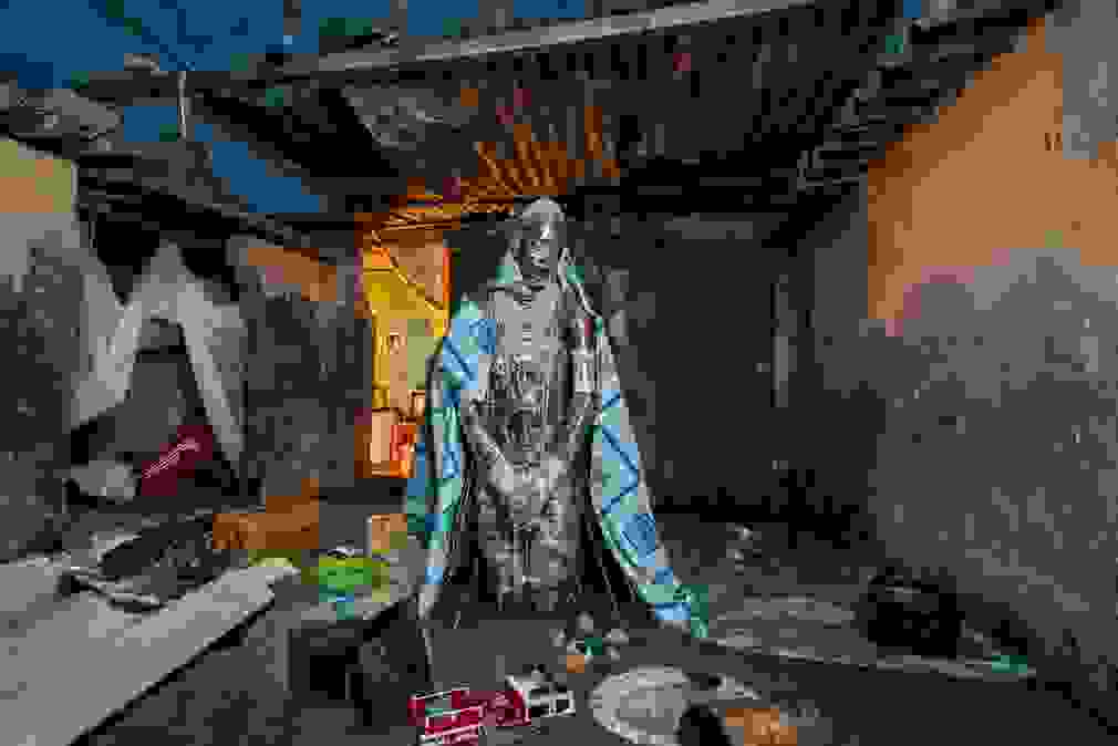 theoi-ton-skoupidion00.jpg