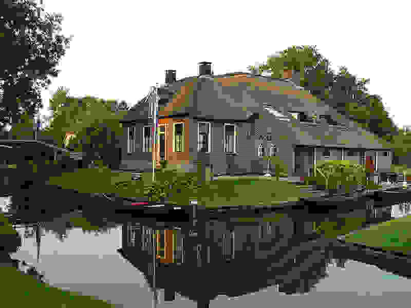 venice-of-the-netherlands-giethoorn.jpg