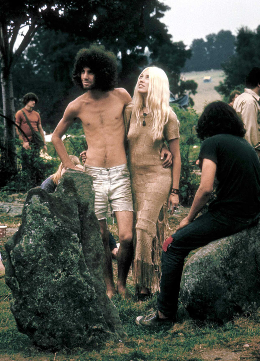 woodstock-women-fashion-1969-49__880.jpg