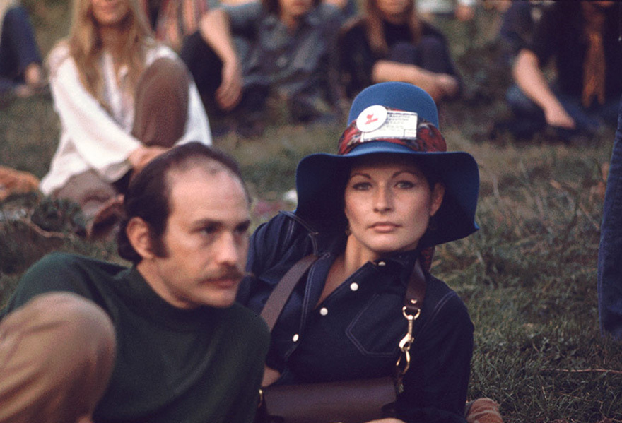 woodstock-women-fashion-1969-541__880.jpg