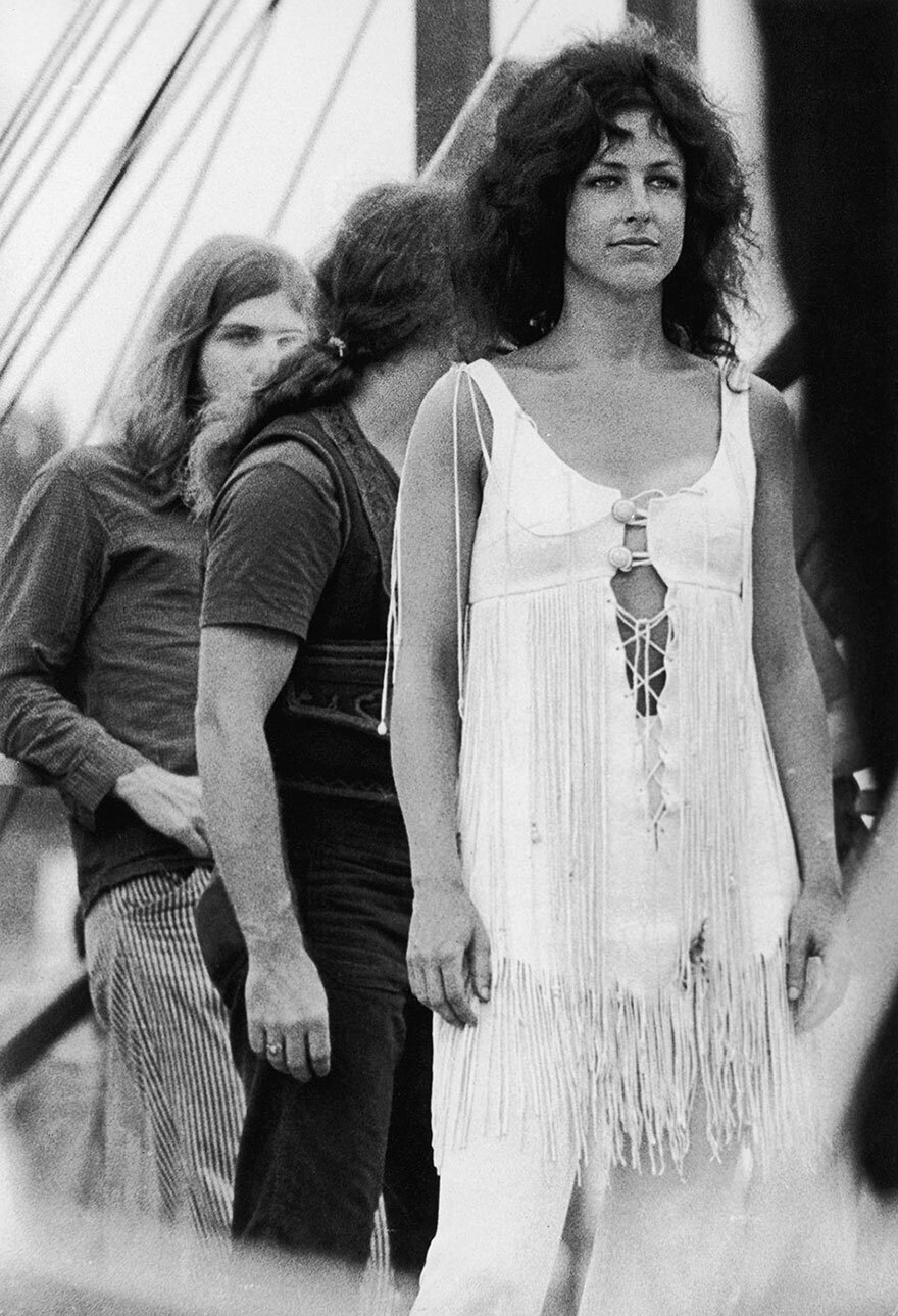 woodstock-women-fashion-1969-571__880.jpg