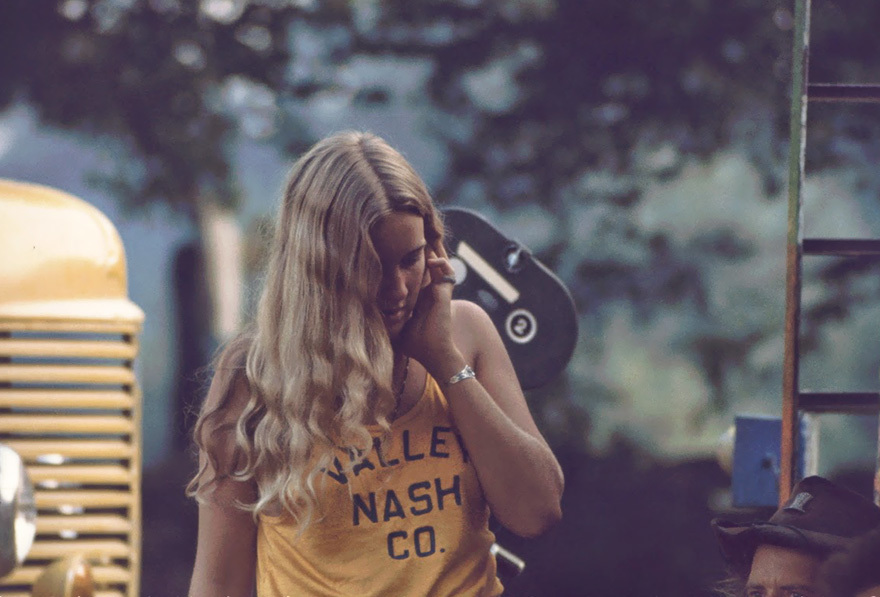 woodstock-women-fashion-1969-58__880.jpg