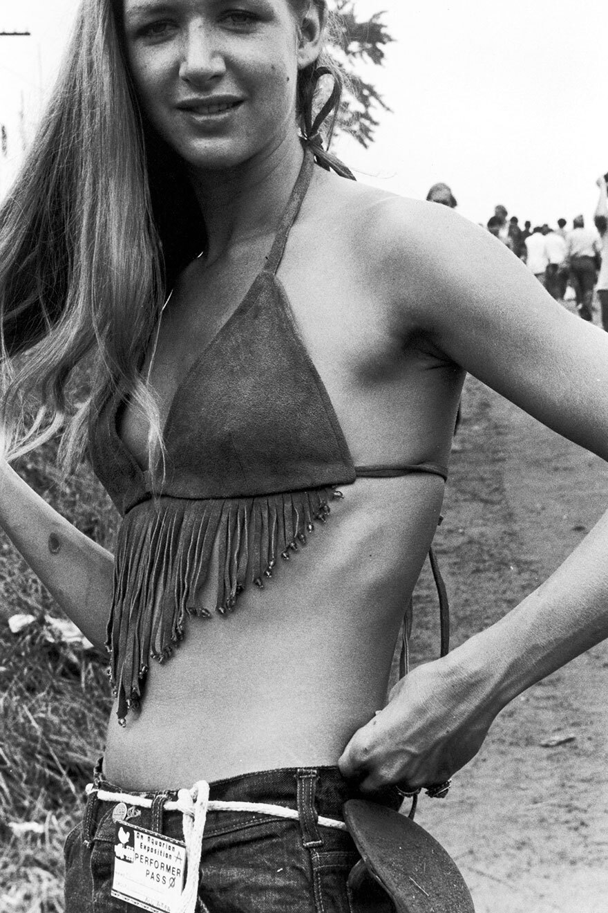 woodstock-women-fashion-1969-76__880.jpg