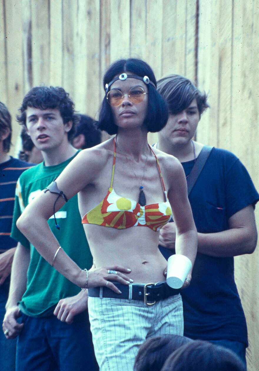 woodstock-women-fashion-1969-79__880.jpg