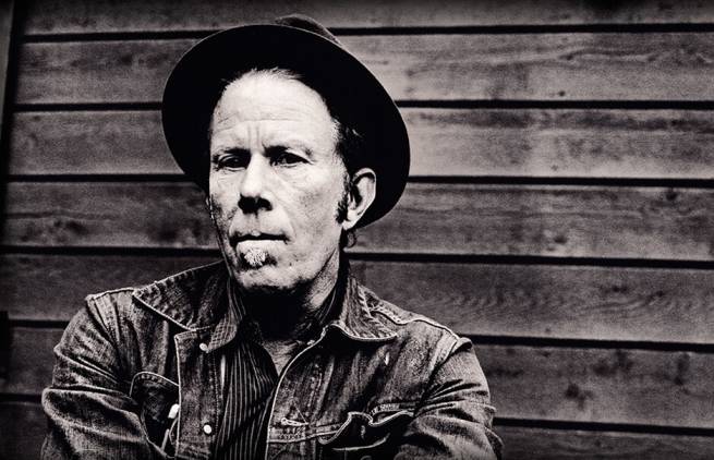Tom Waits... Ένας ιδιόρρυθμος τύπος (video)