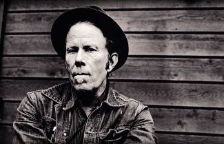 Tom Waits... Ένας ιδιόρρυθμος τύπος (video)