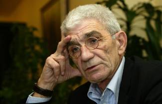 Μπουτάρης: «Εχετε δει ποτέ Πρόεδρο της Δημοκρατίας με τατουάζ και σκουλαρίκι;»