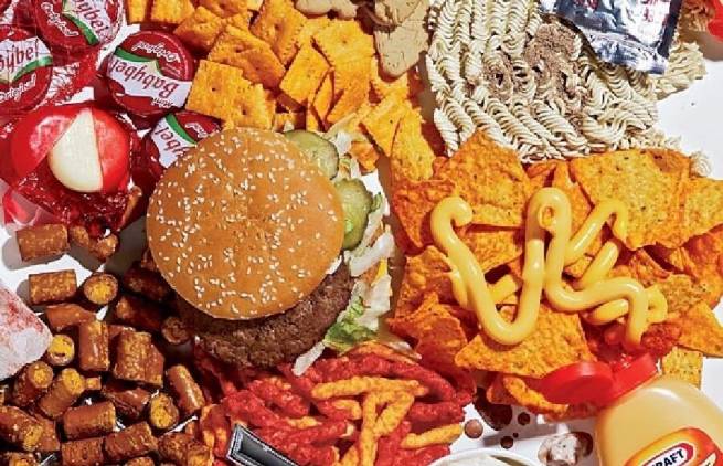 Παραμένει αδύνατη τρώγοντας μόνο fast food επί 16 χρόνια! (video)