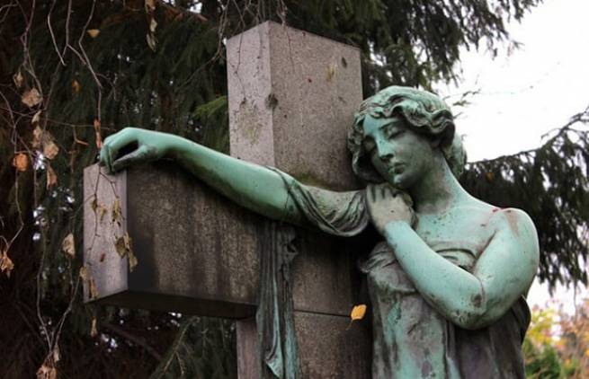 Βερολίνο: Εγκαινιάστηκε νεκροταφείο για ομοφυλόφιλες γυναίκες