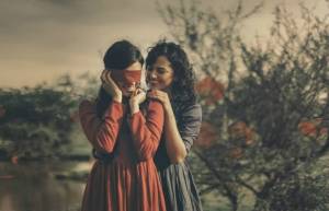 Φωτογράφος «αιχμαλωτίζει» την ομοφοβiα στην Ινδία...