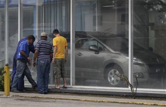 Έξαλλοι οι κουβανοί με τις τιμές των νέων αυτοκινήτων