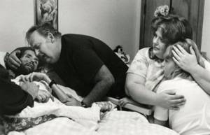 Η ιστορία της συγκλονιστικότερης φωτογραφίας για το AIDS