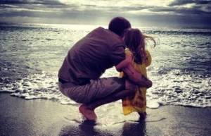 Από έναν πατέρα στην κόρη του: «Η αλήθεια είναι ότι ποτέ δεν σε άφησα..»