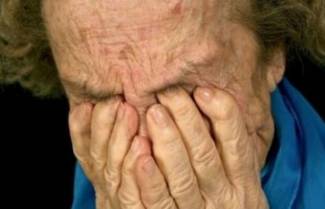 Συνέλαβαν 90χρονη με Αλτσχάιμερ για χρέη στο δημόσιο (video)