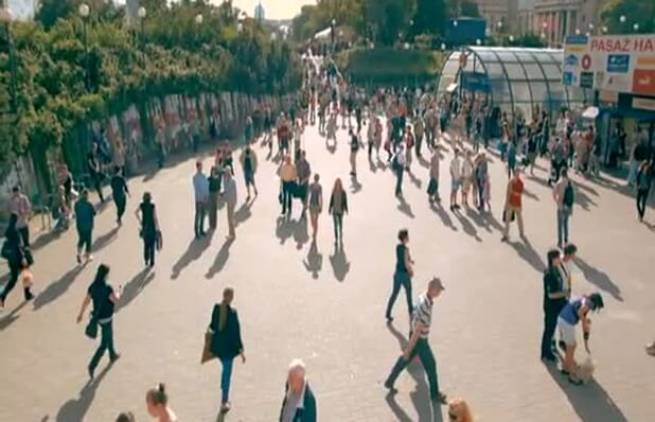 Μια πόλη που «παγώνει» για ένα λεπτό κάθε χρόνο (video)