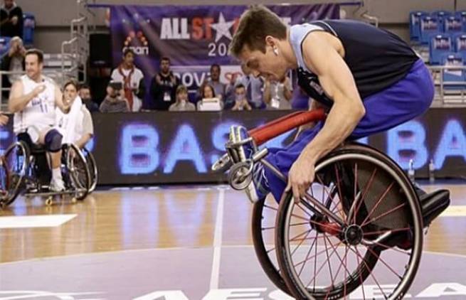 Το συγκλονιστικό ζεϊμπέκικο του Δημήτρη Βάσση (video)
