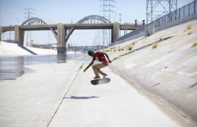 Ο άστεγος που έγινε επαγγελματίας skateboarder (video)