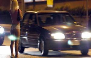 20χρονοι έκαναν σκοποβολή σε πόρνες και τρανσέξουαλ! (video)