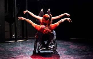 Συγκλονιστικός χορός από έναν ανάπηρο από τη Ρόδο (video)