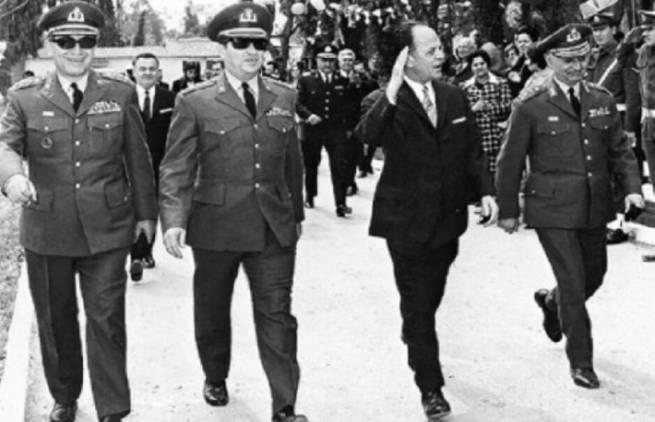 Τα φούμαρα των χουνταίων...