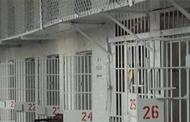 Συνέλαβαν σωφρονιστικούς για τον βαρυποινίτη