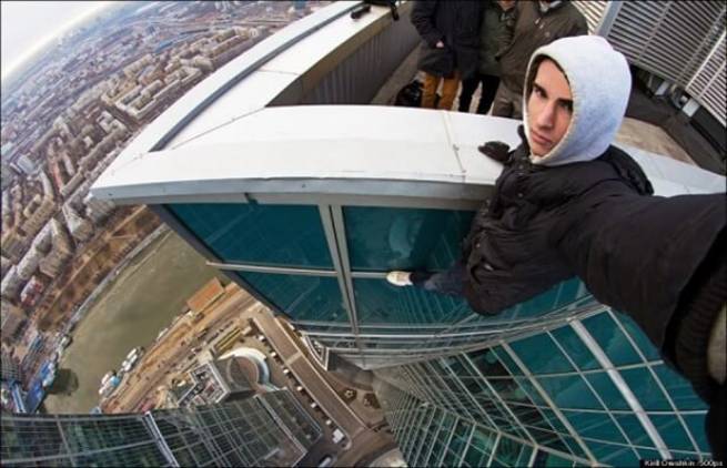 Οι πιο επικίνδυνες selfie που βγήκαν ποτέ