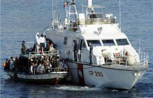Συμπλοκή εν πλω στις Οινούσσες