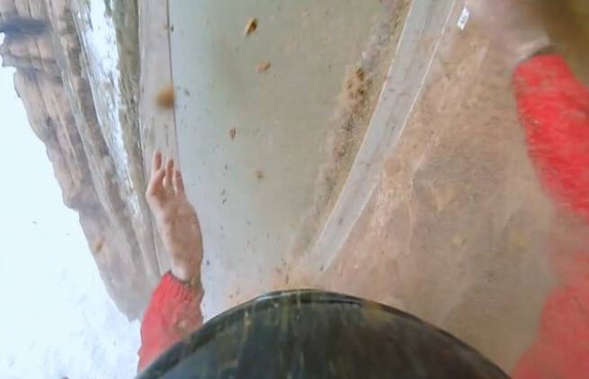 Ένα αποτυχημένο base jump (video)