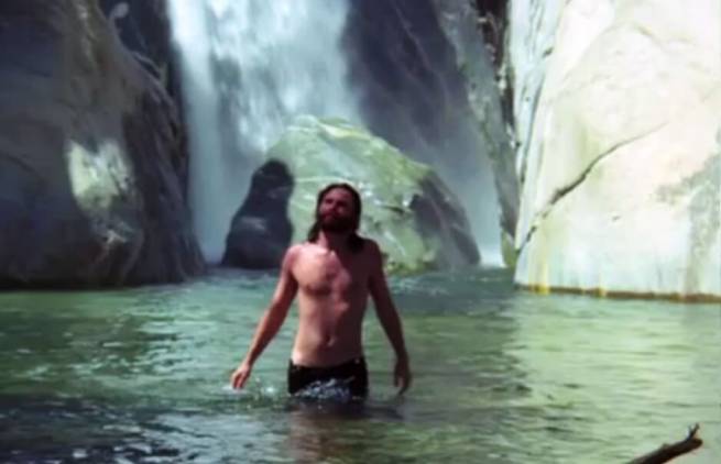 3 λεπτά στον παράδεισο γυμνοί, με τον Jim Morrison (video)