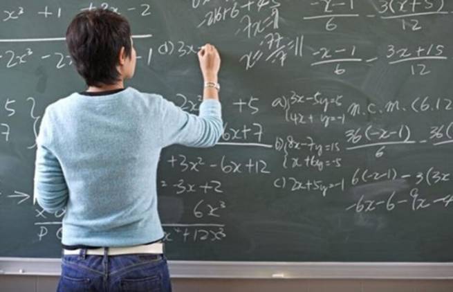 Έλεγχοι για δασκάλους και καθηγητές κάθε τρία χρόνια