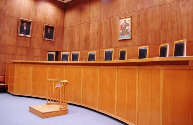 Θρησκευτικά σύμβολα στις δικαστικές αίθουσες