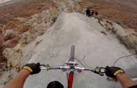 Ποδήλατο σε φαράγγι ύψους 25 μέτρων! (video)