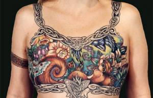 Όμορφα tattoos πάνω πάνω σε ουλές από μεστεκτομή...
