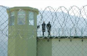 Δεκαετία στη φυλακή χωρίς άδεια οι τρομοκράτες