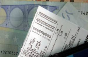 Παγίδα με φόρο 22% για όσους δεν συγκεντρώσουν τις απαραίτητες αποδείξεις