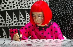 Yayoi Kusama: Η γυναίκα που μετέτρεψε την ψυχική της διαταραχή σε τέχνη