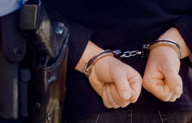 Του έσπασε το κεφάλι και του έβαλε φωτιά στο σπίτι!