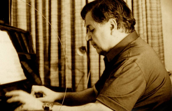 Μάνος Χατζιδάκις | Ένα ρολόι στο καπηλειό